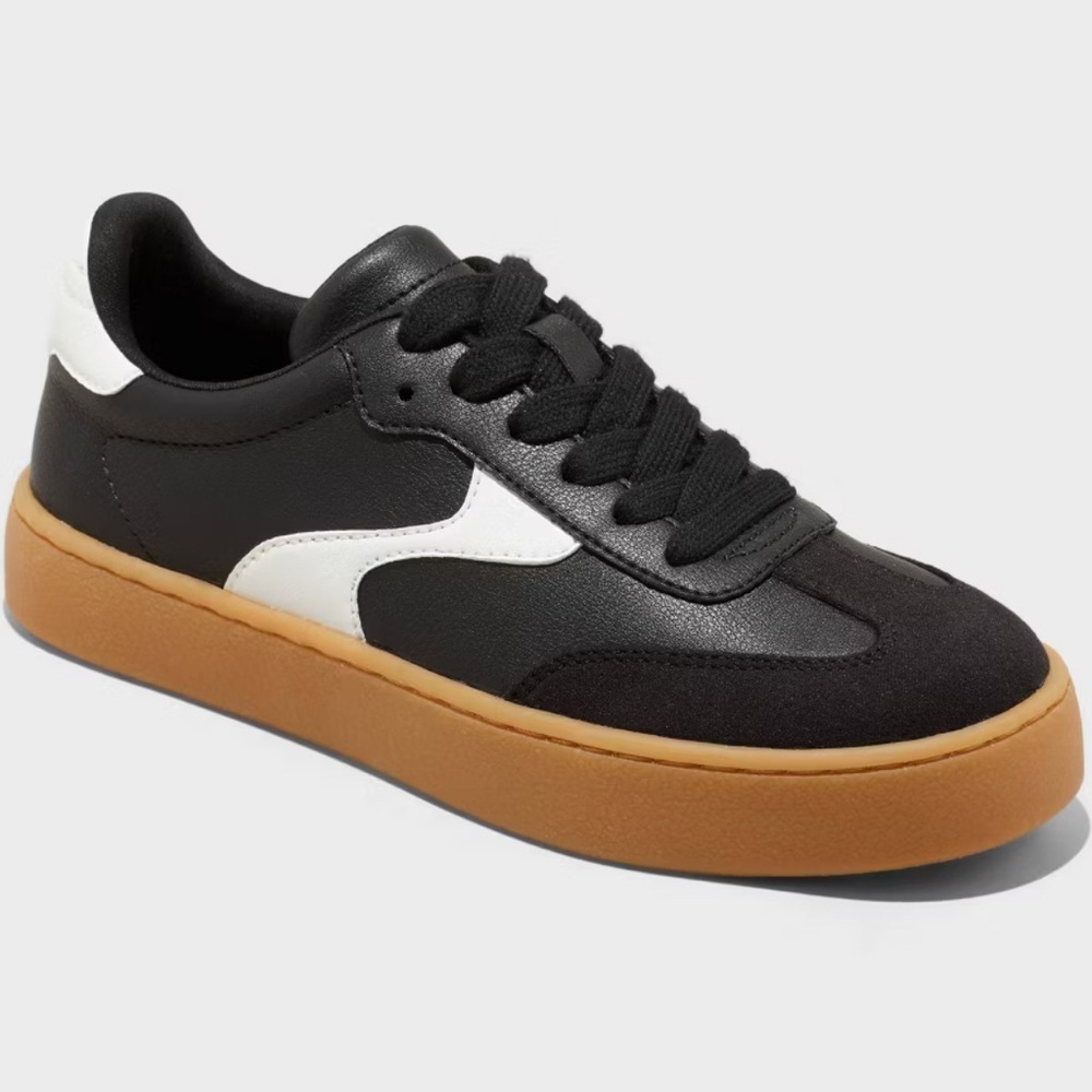 Like New Wild Fable Black and White Sneakers